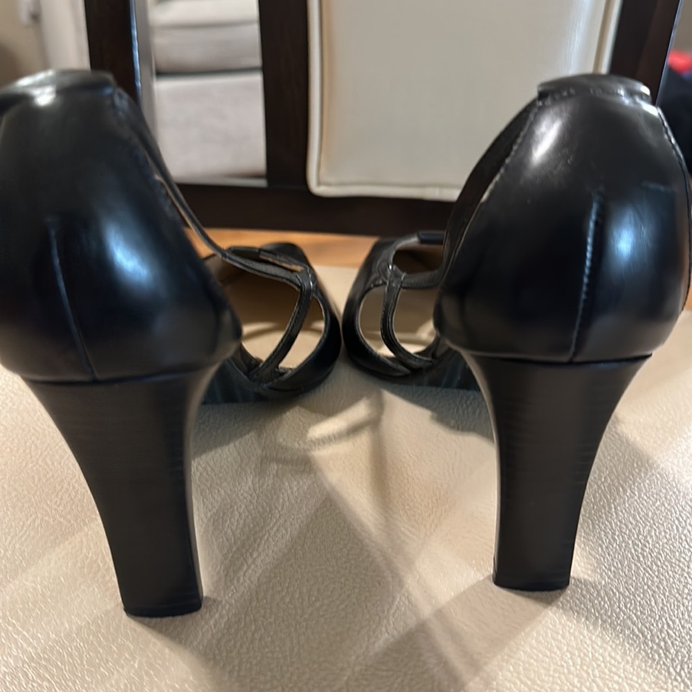 Ladies dress shoes by Unisa size 10B, worn once - Picture 3 of 7
